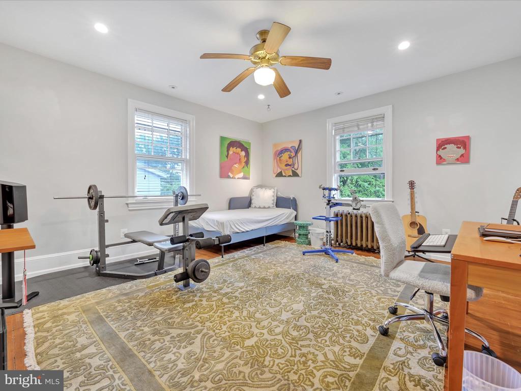 1134 Montgomery Ave
