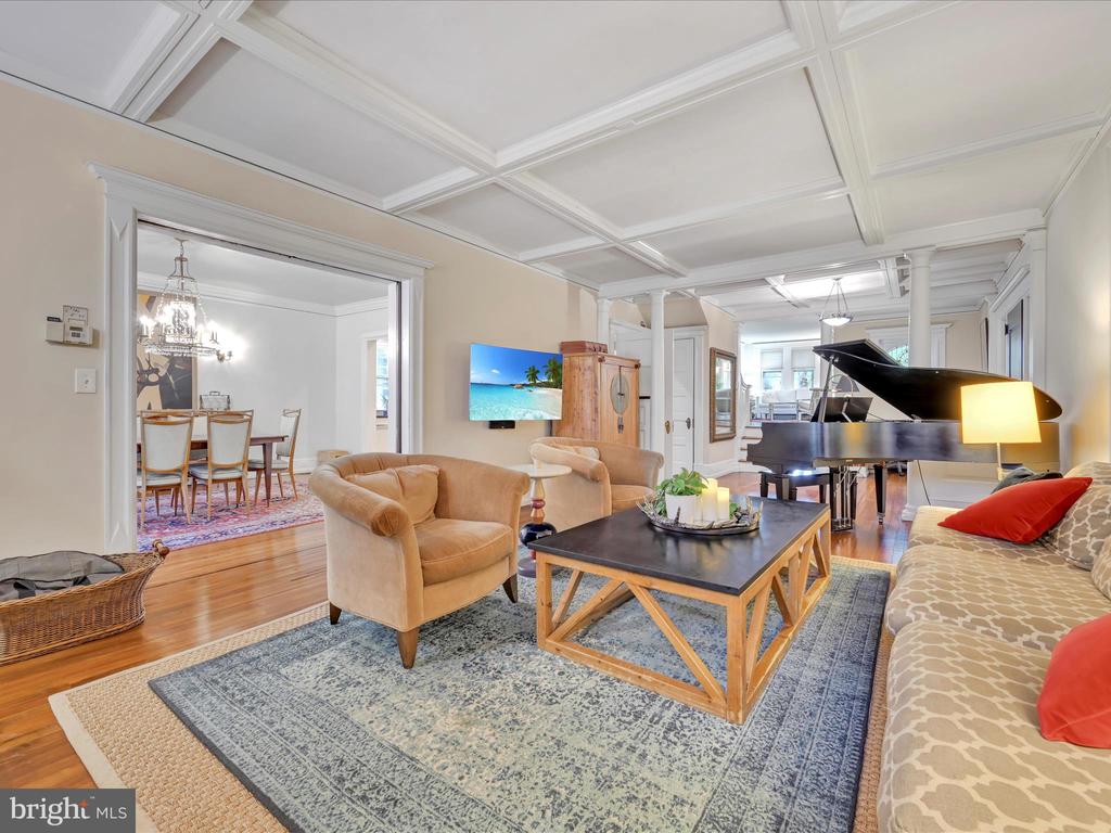 1134 Montgomery Ave