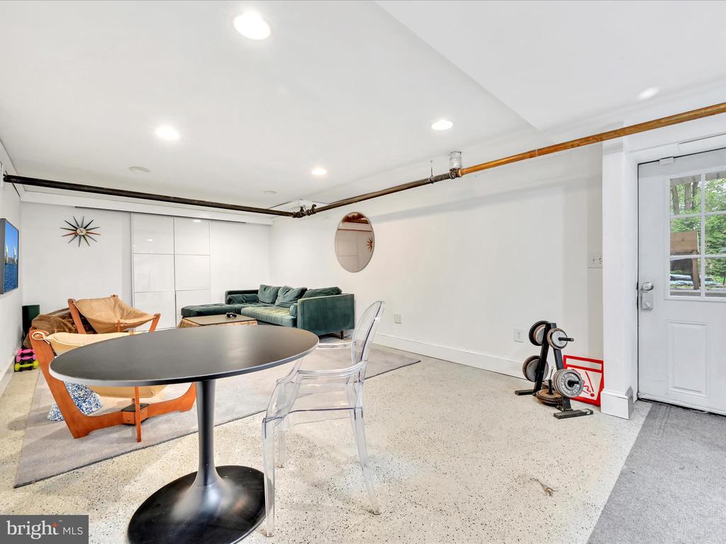 1134 Montgomery Ave