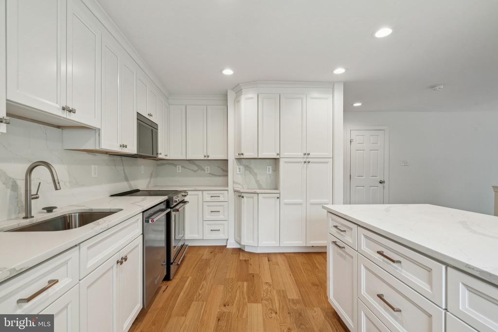 100 Llanalew Rd #12