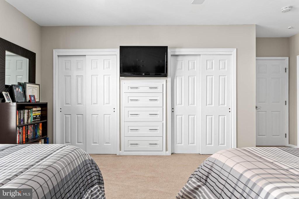 1123 Riverview Ln
