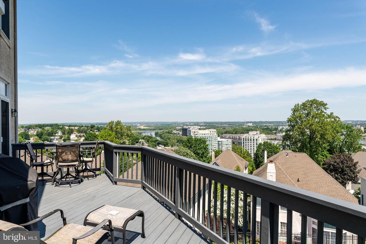 1123 Riverview Ln