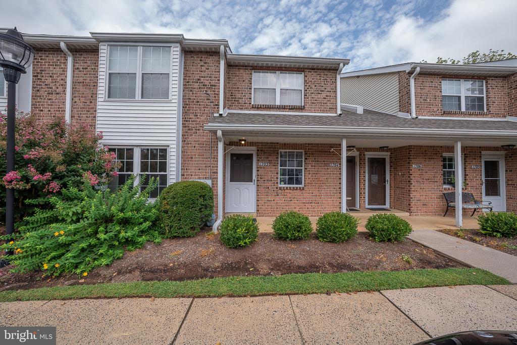 1703 Valley Glen Rd