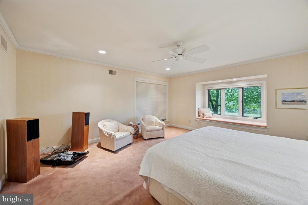 8 Fetlock Ln