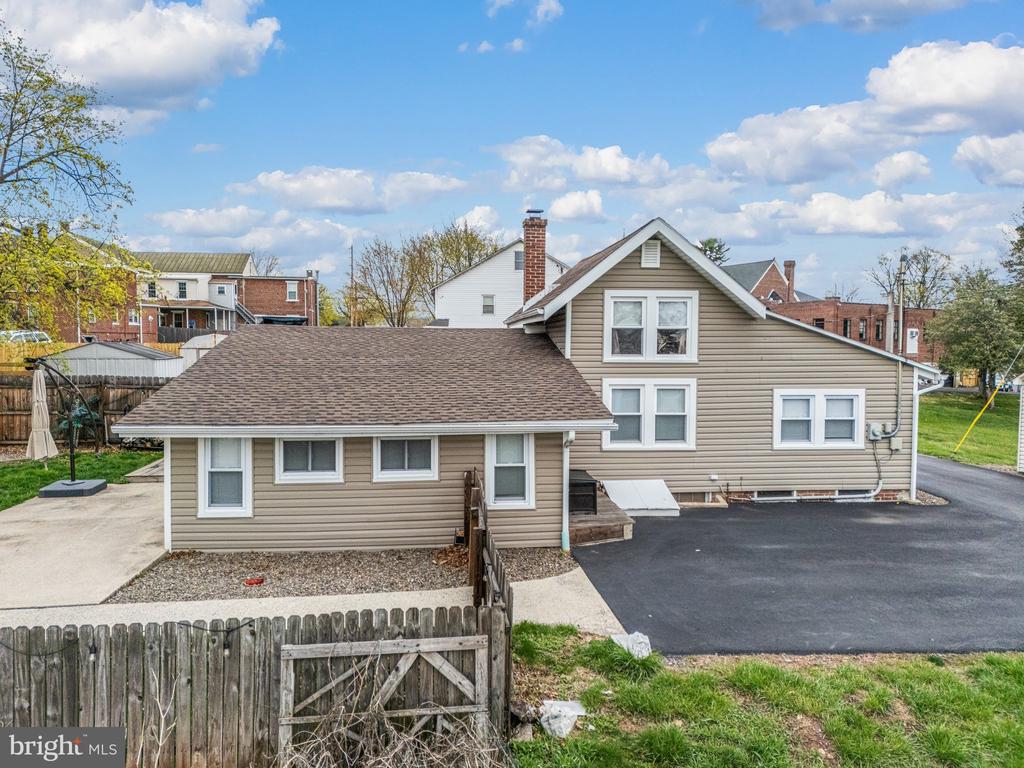 12 WILSON AVE