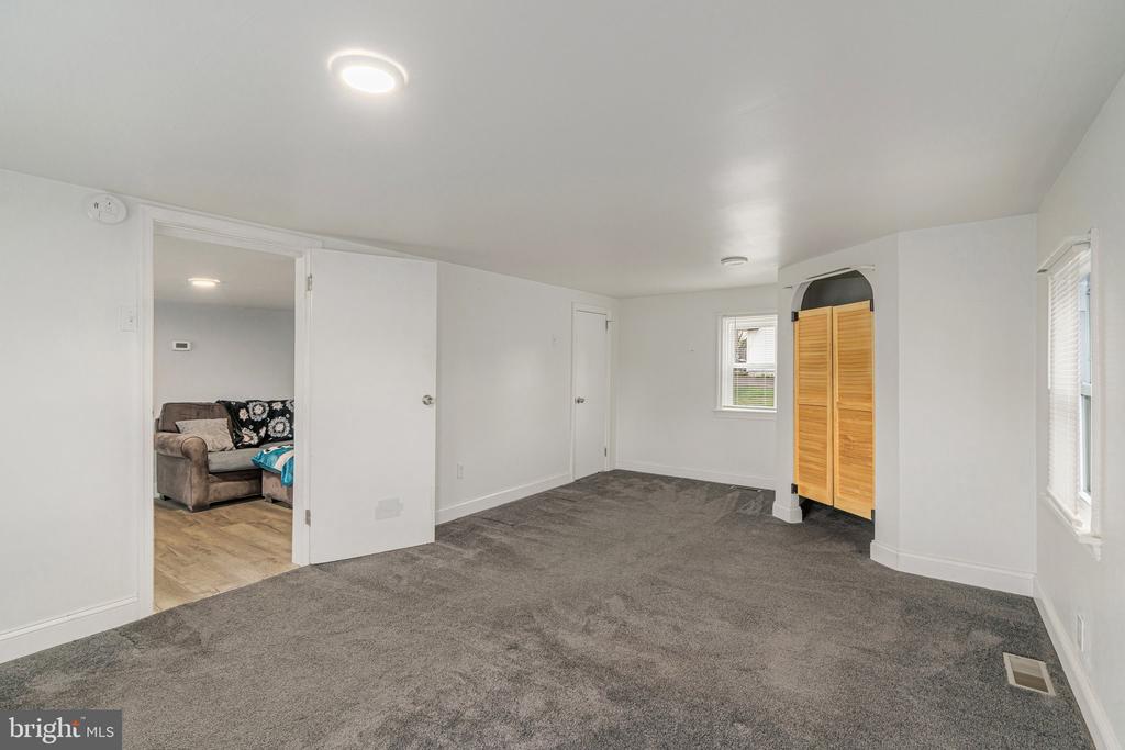 12 WILSON AVE