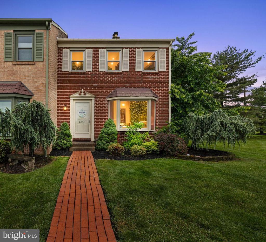 4135 Surrey Ln