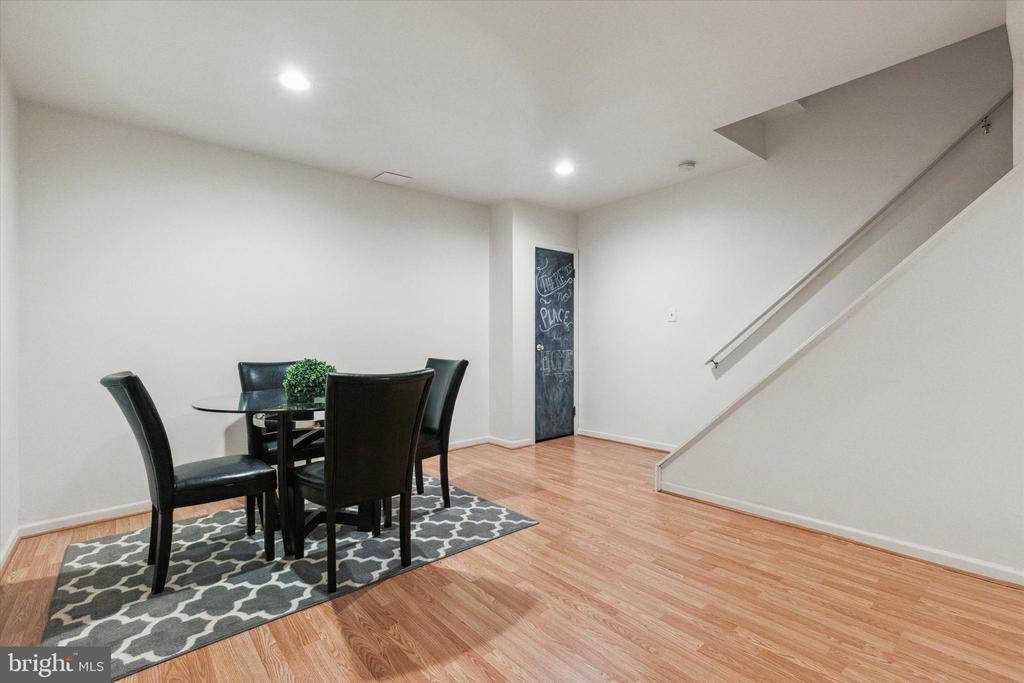 4135 Surrey Ln