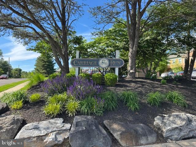 4135 Surrey Ln