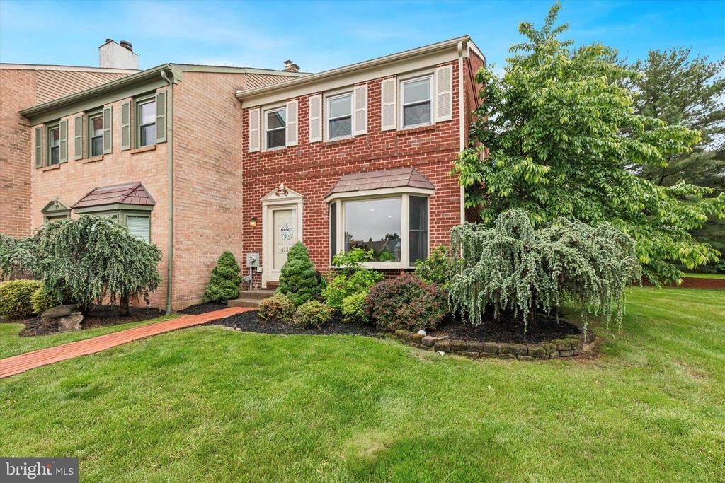 4135 Surrey Ln