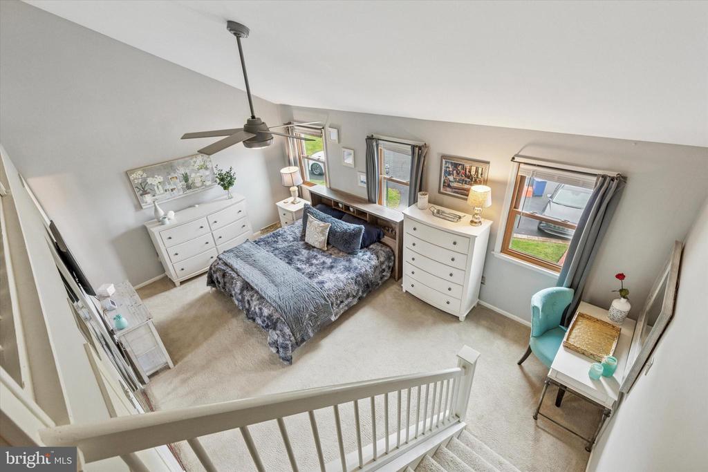 4135 Surrey Ln
