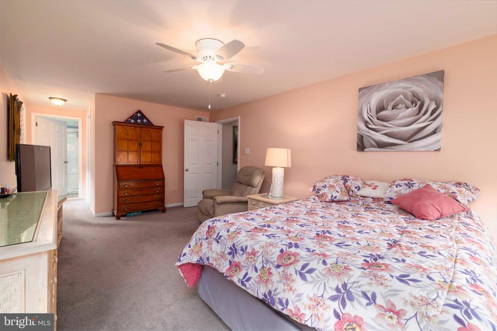 3175 Colony Ln