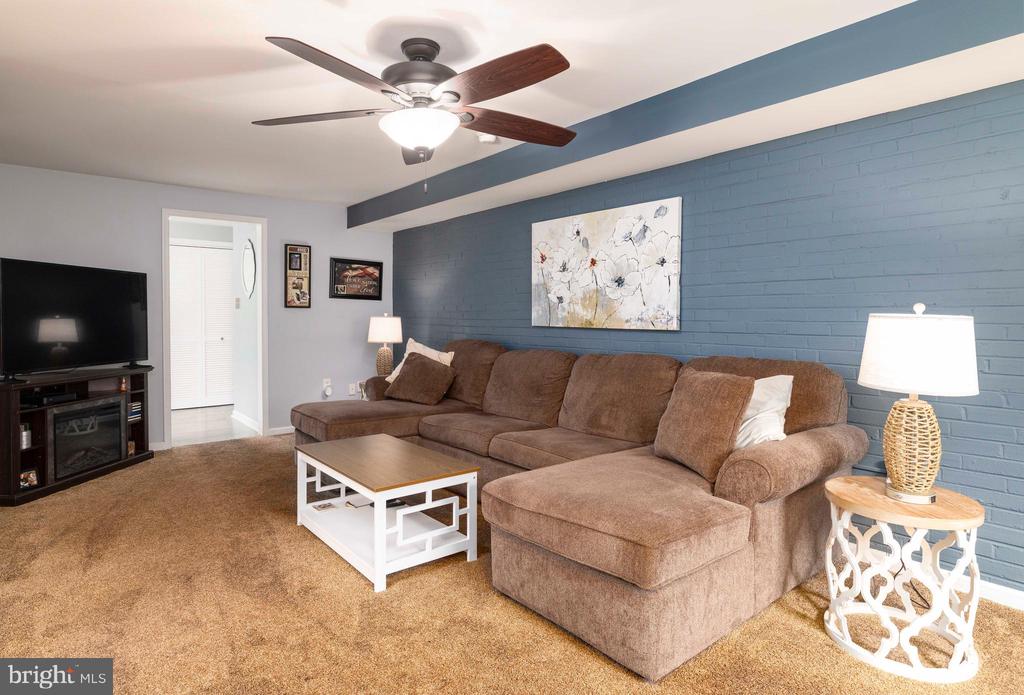 3175 Colony Ln