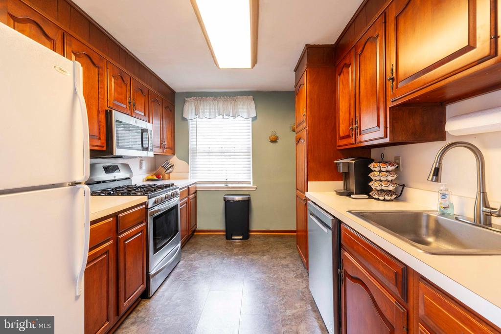 3175 Colony Ln