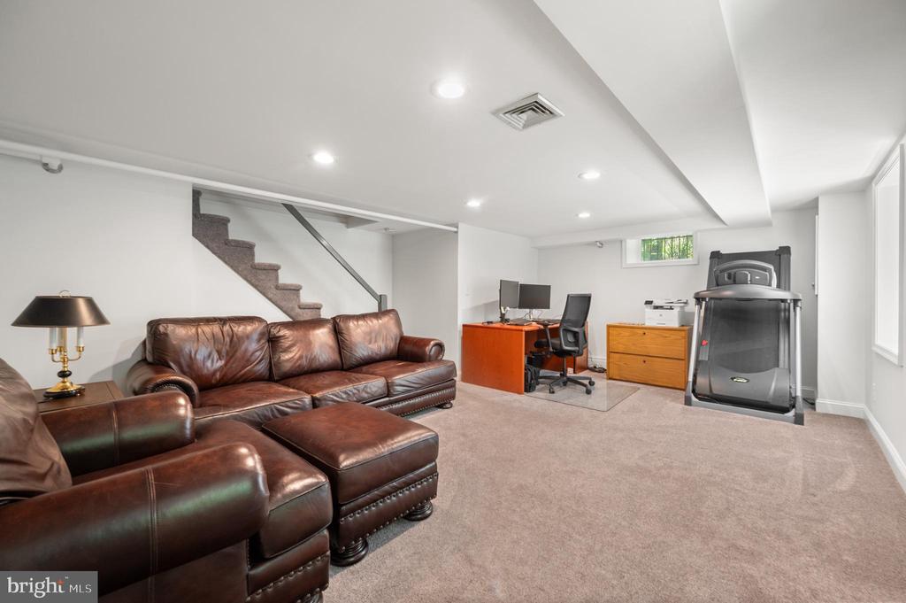653 Broad Acres Rd