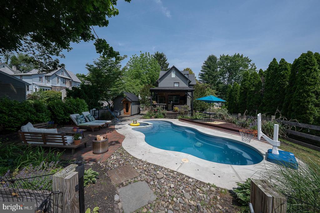 122 Webster Ave