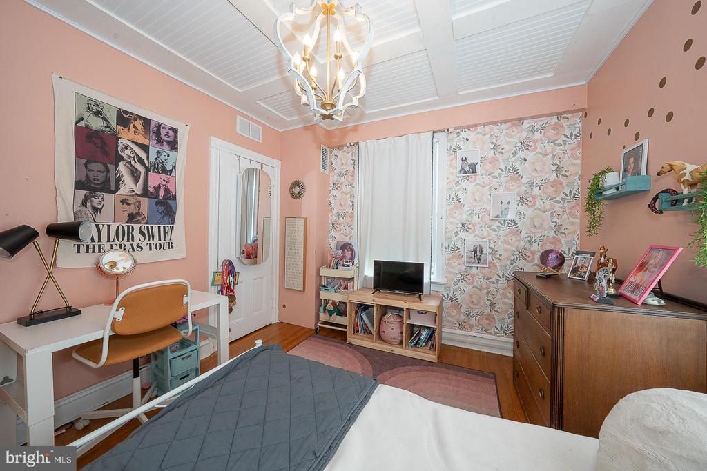122 Webster Ave