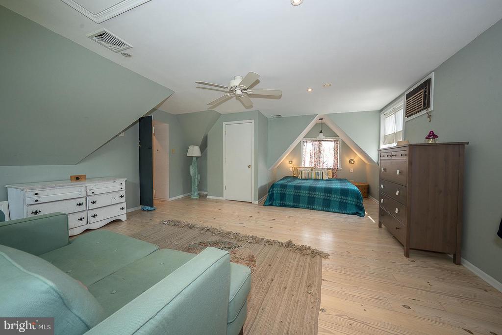 122 Webster Ave