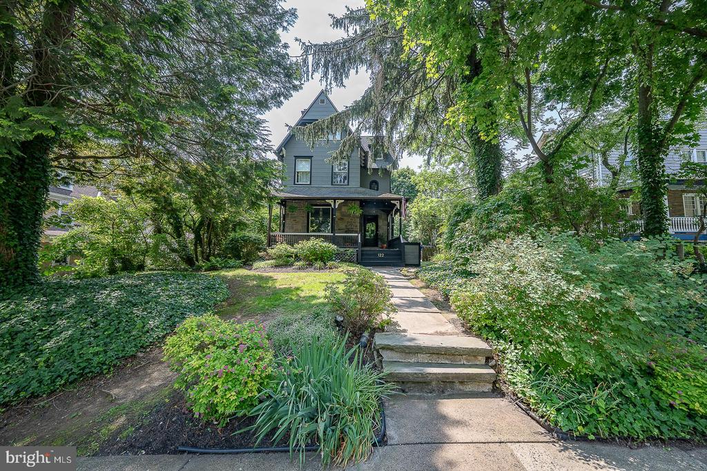 122 Webster Ave