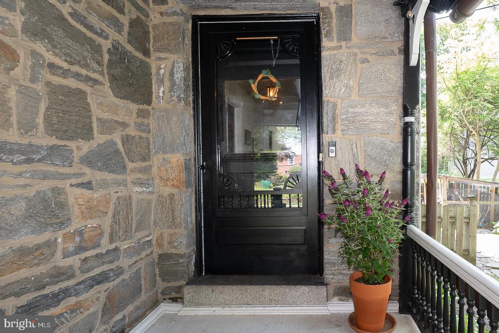 122 Webster Ave