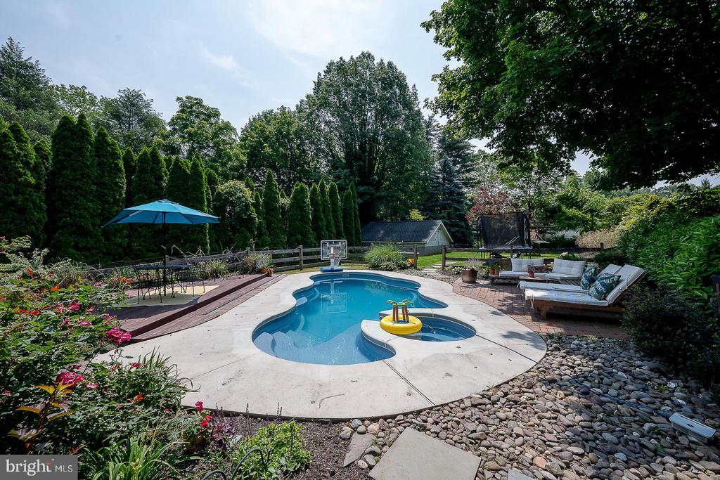 122 Webster Ave