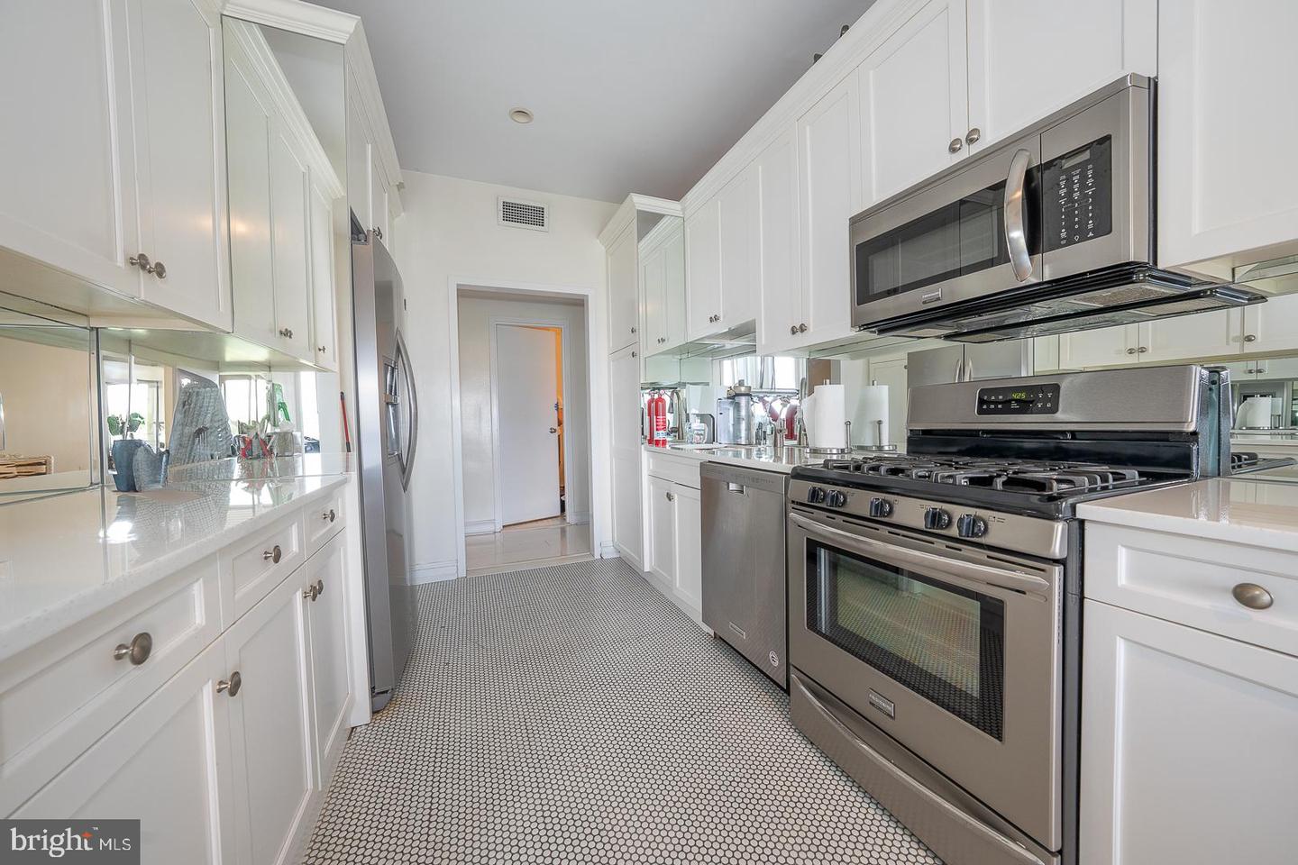 191 Presidential Blvd #R1009-1010
