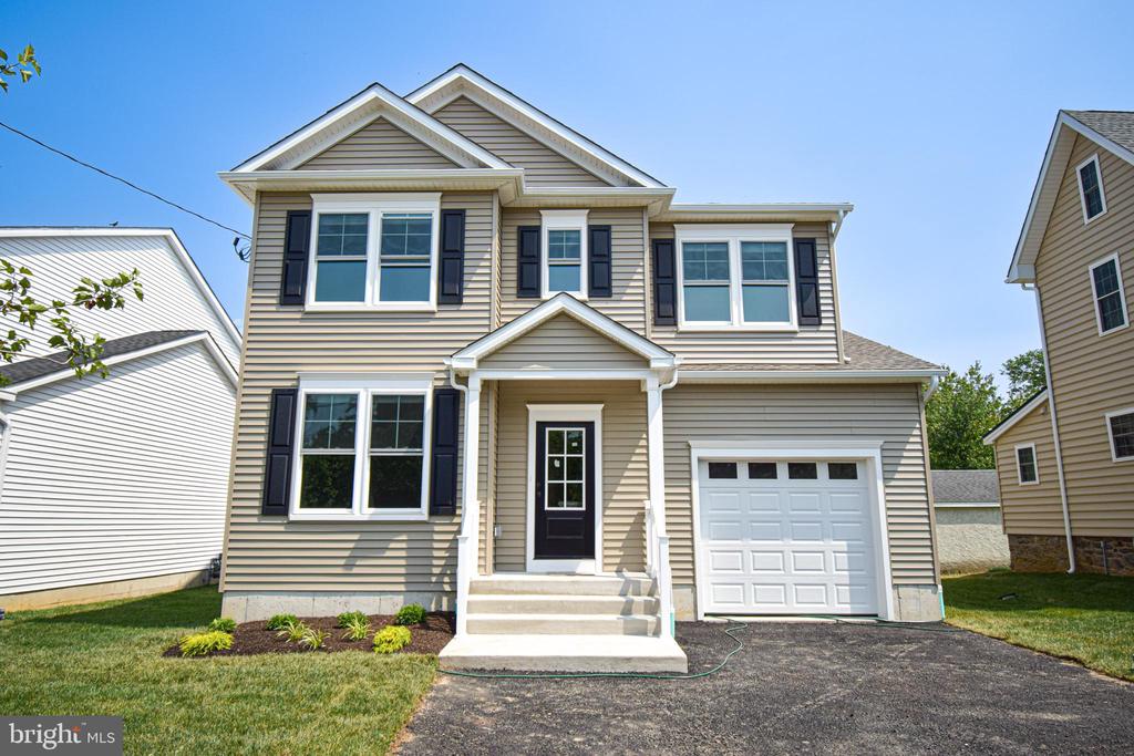 902 Pleasant Ave