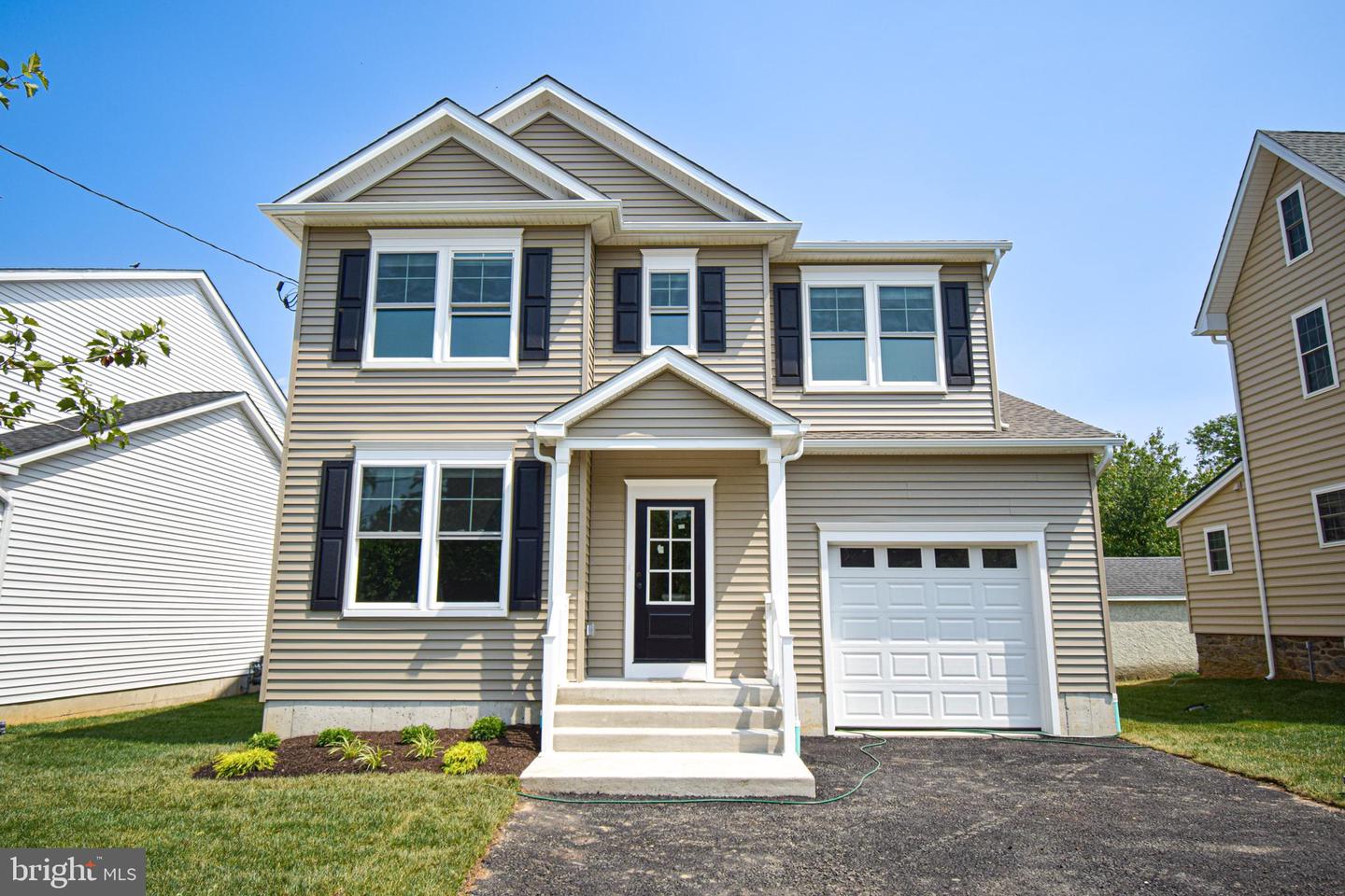 902 Pleasant Ave