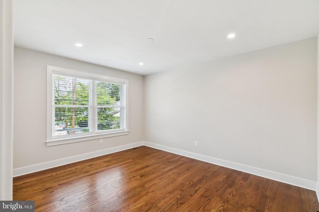 902 Pleasant Ave
