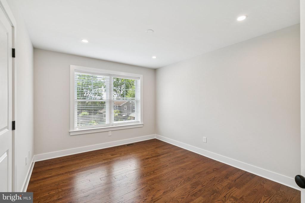 902 Pleasant Ave