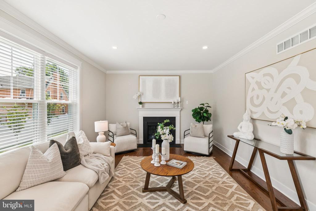 902 Pleasant Ave