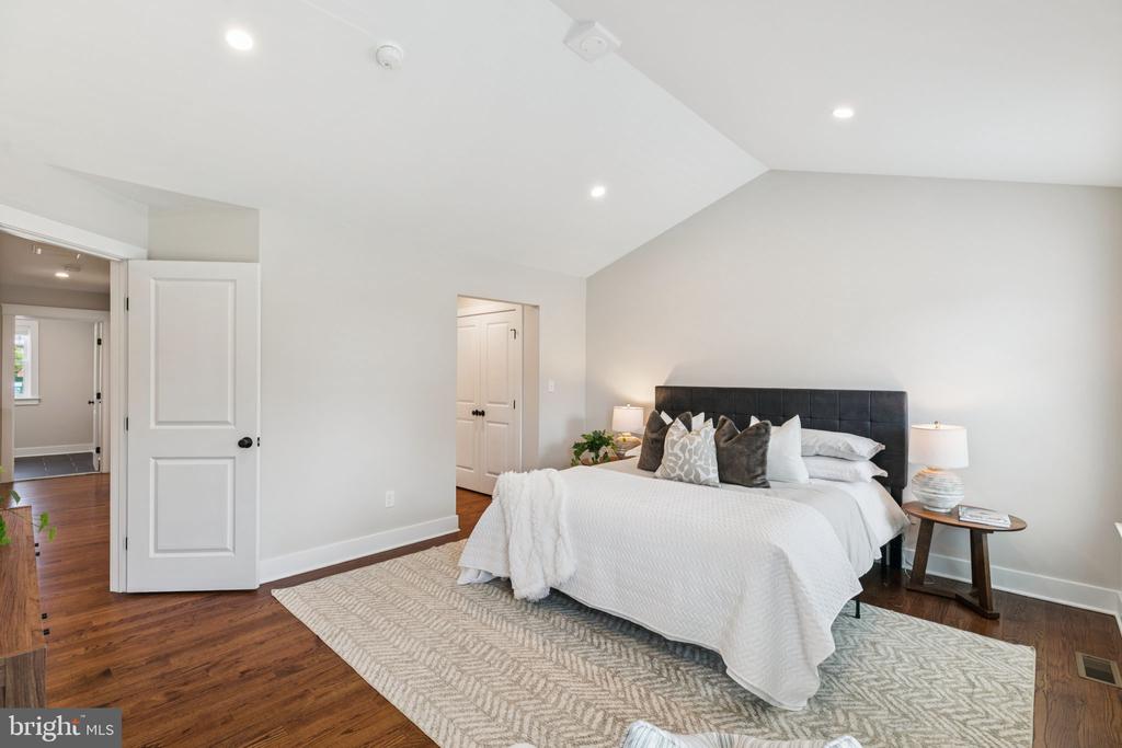 902 Pleasant Ave