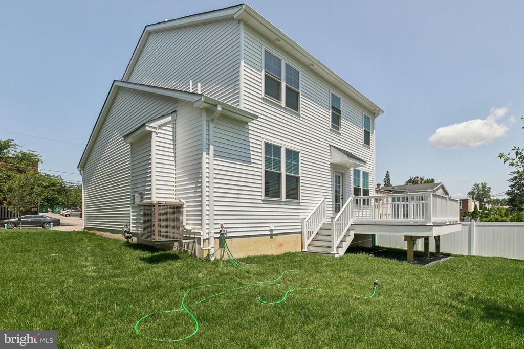 902 Pleasant Ave