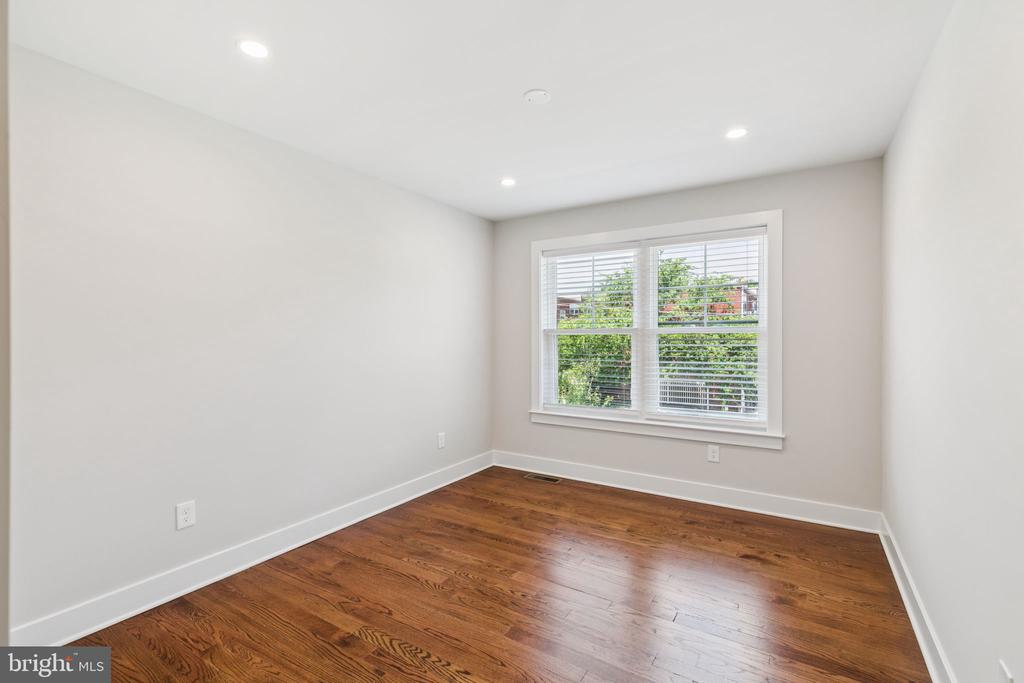 902 Pleasant Ave