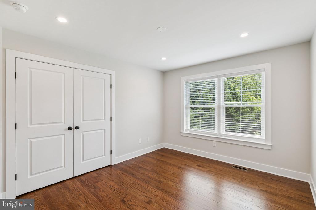902 Pleasant Ave