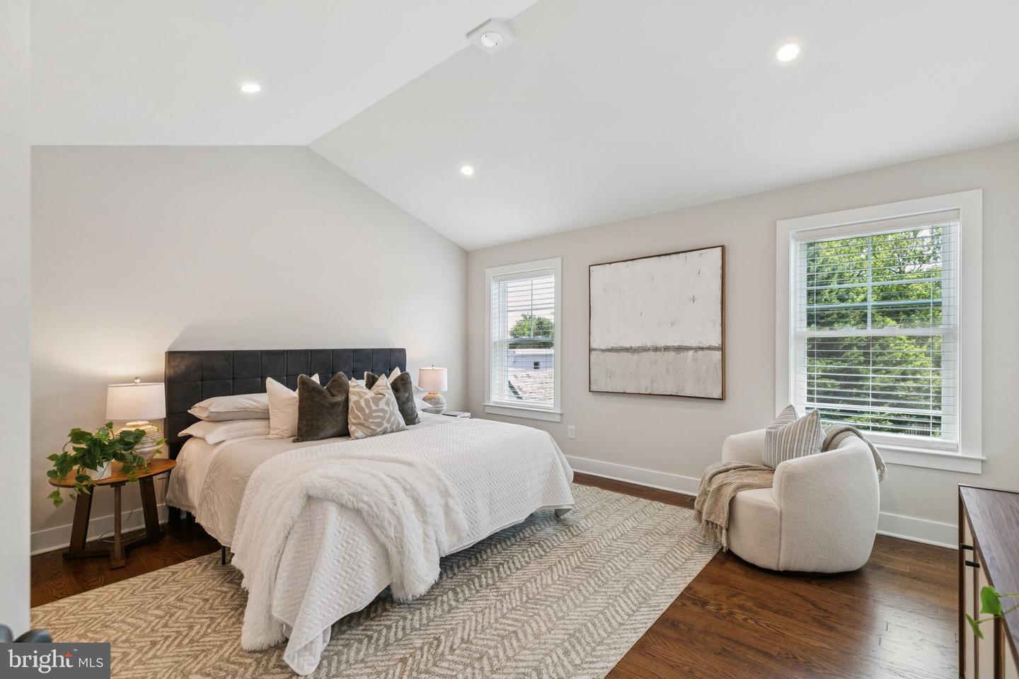 902 Pleasant Ave