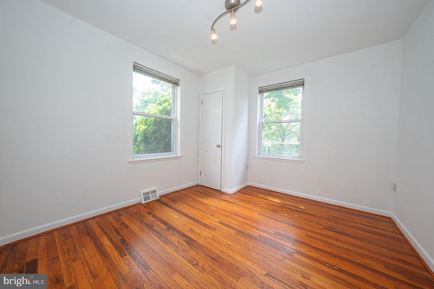 1 N Washington Ave