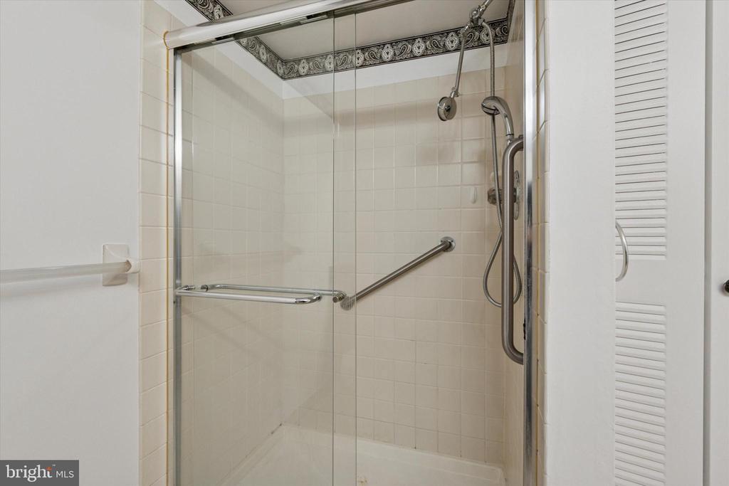 209 Glen Ln