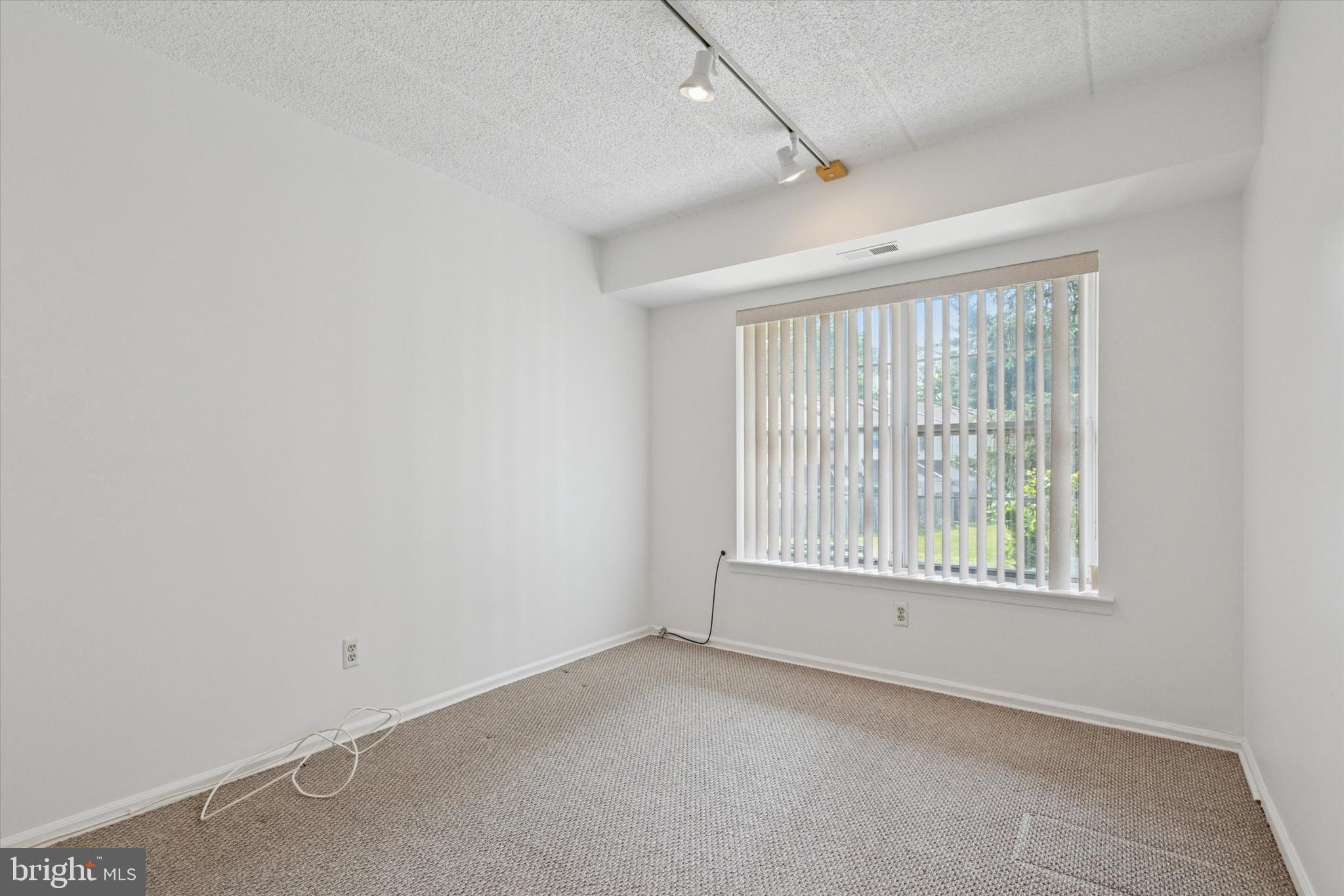 209 Glen Ln