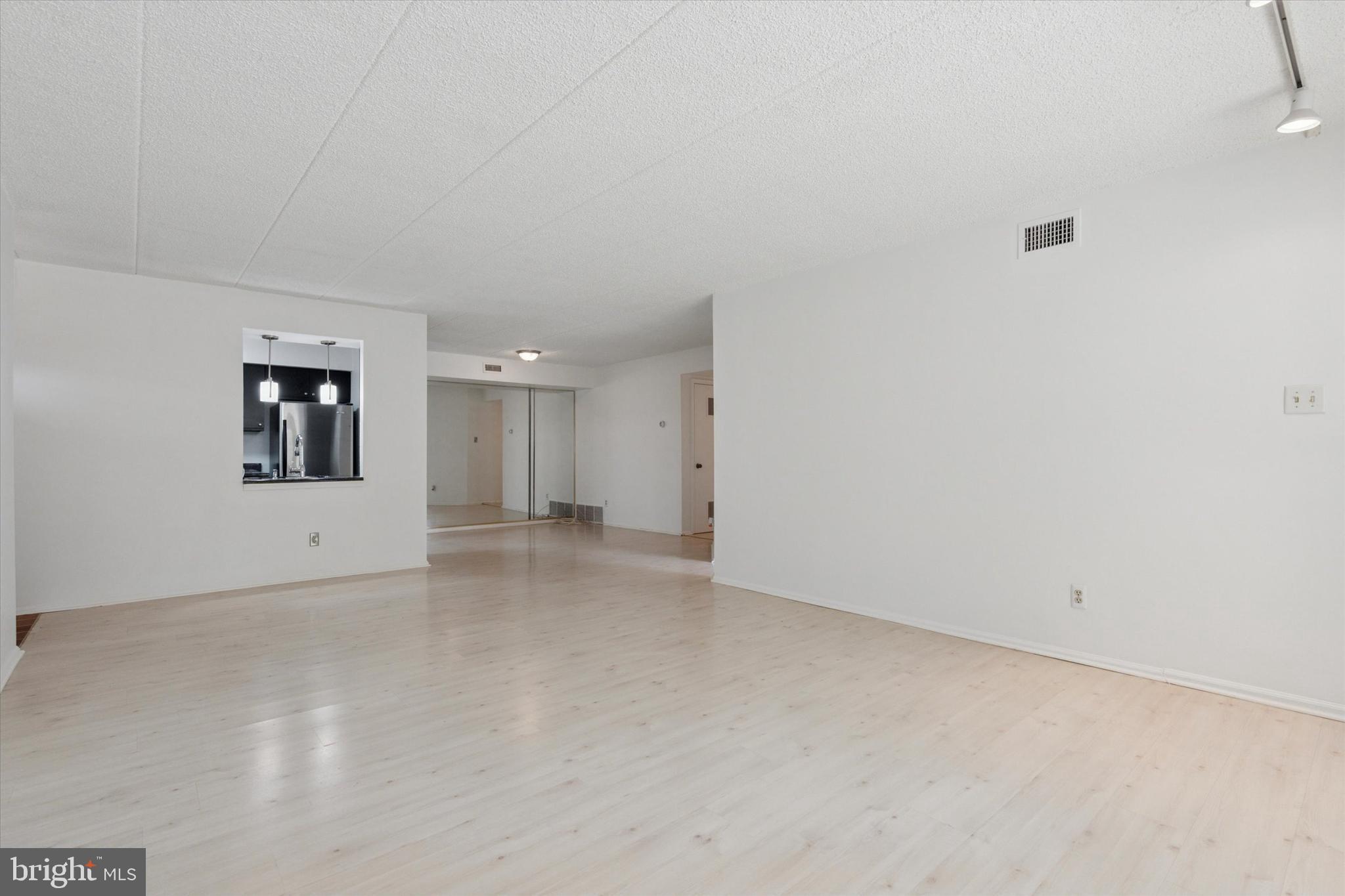 209 Glen Ln