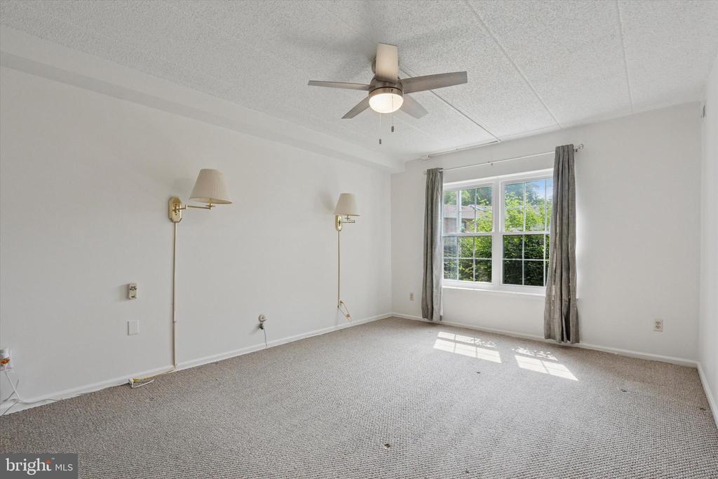 209 Glen Ln
