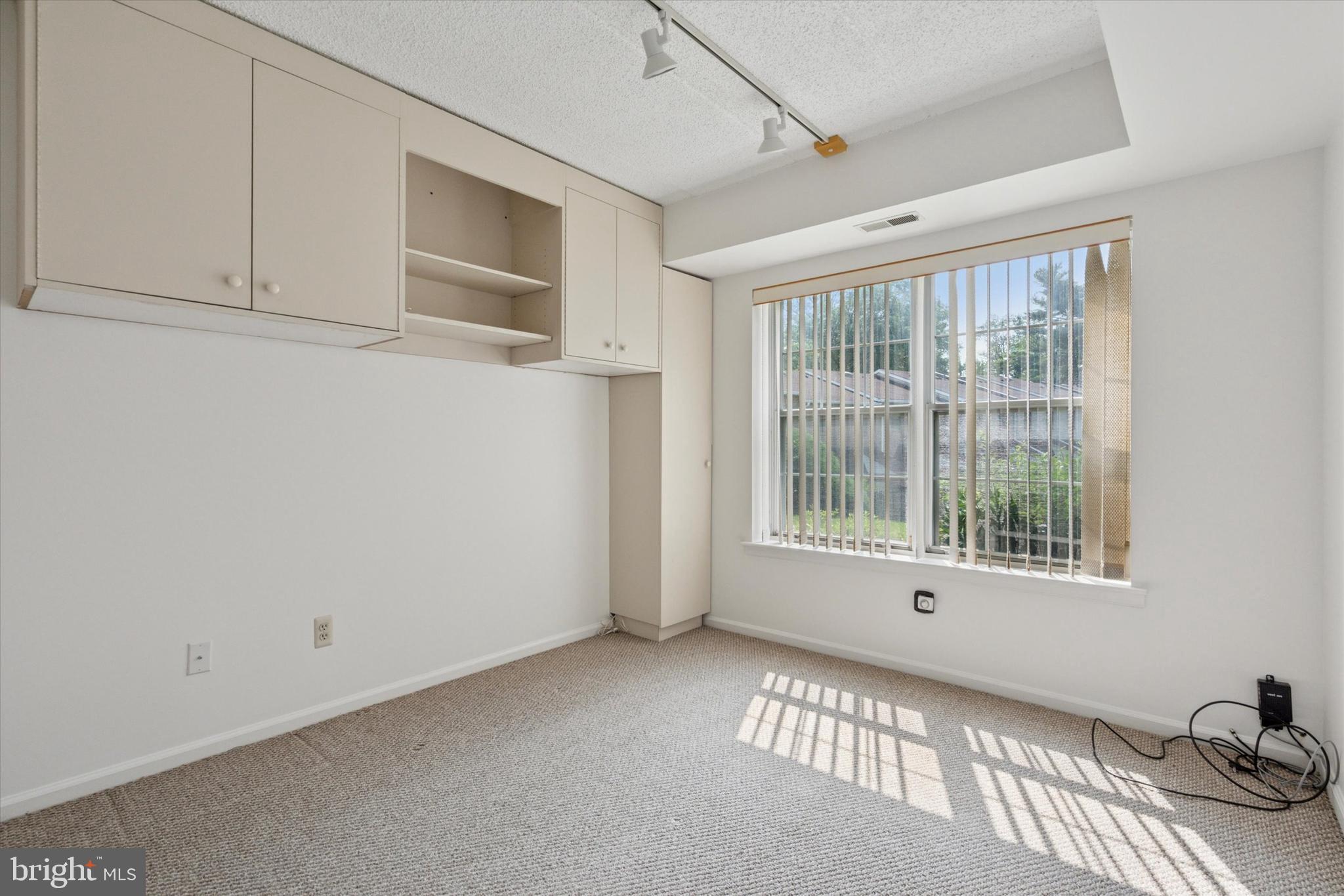 209 Glen Ln