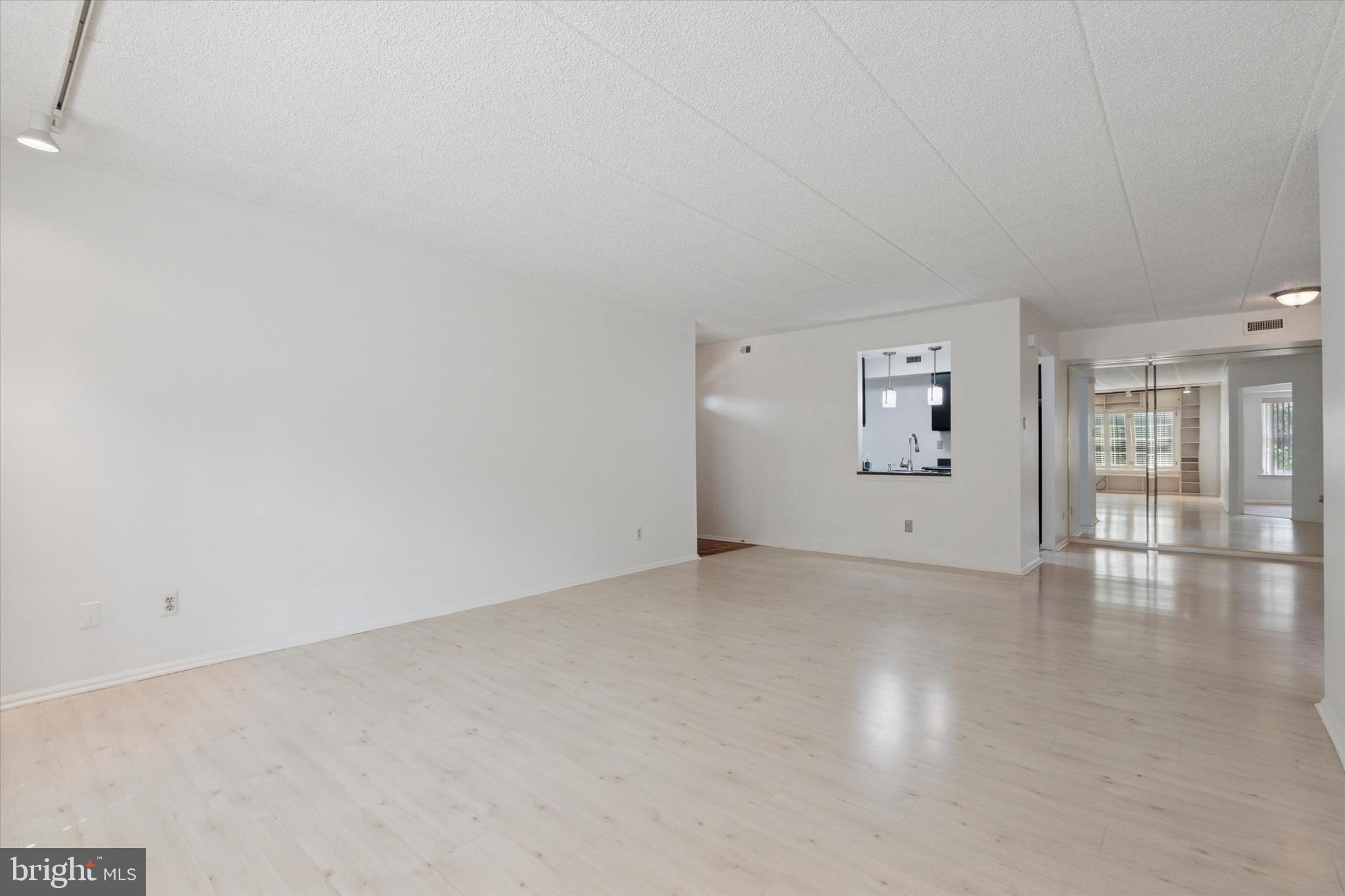 209 Glen Ln