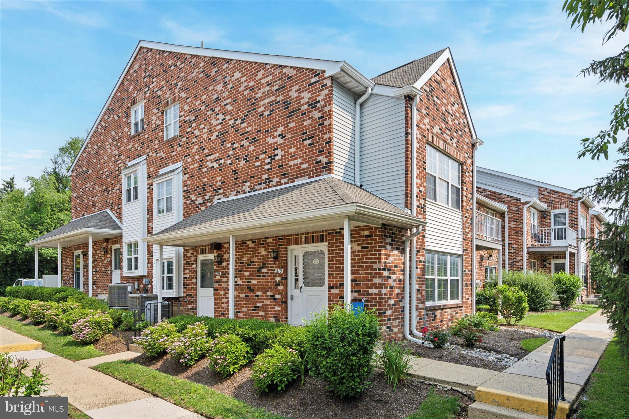 209 Glen Ln