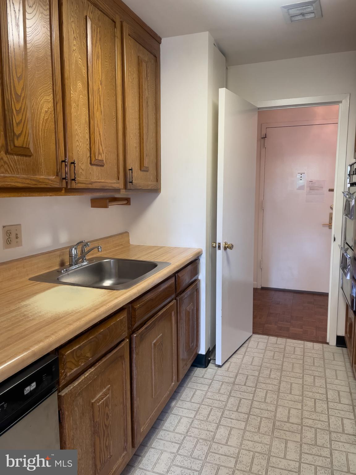 1637 Oakwood Dr #S320