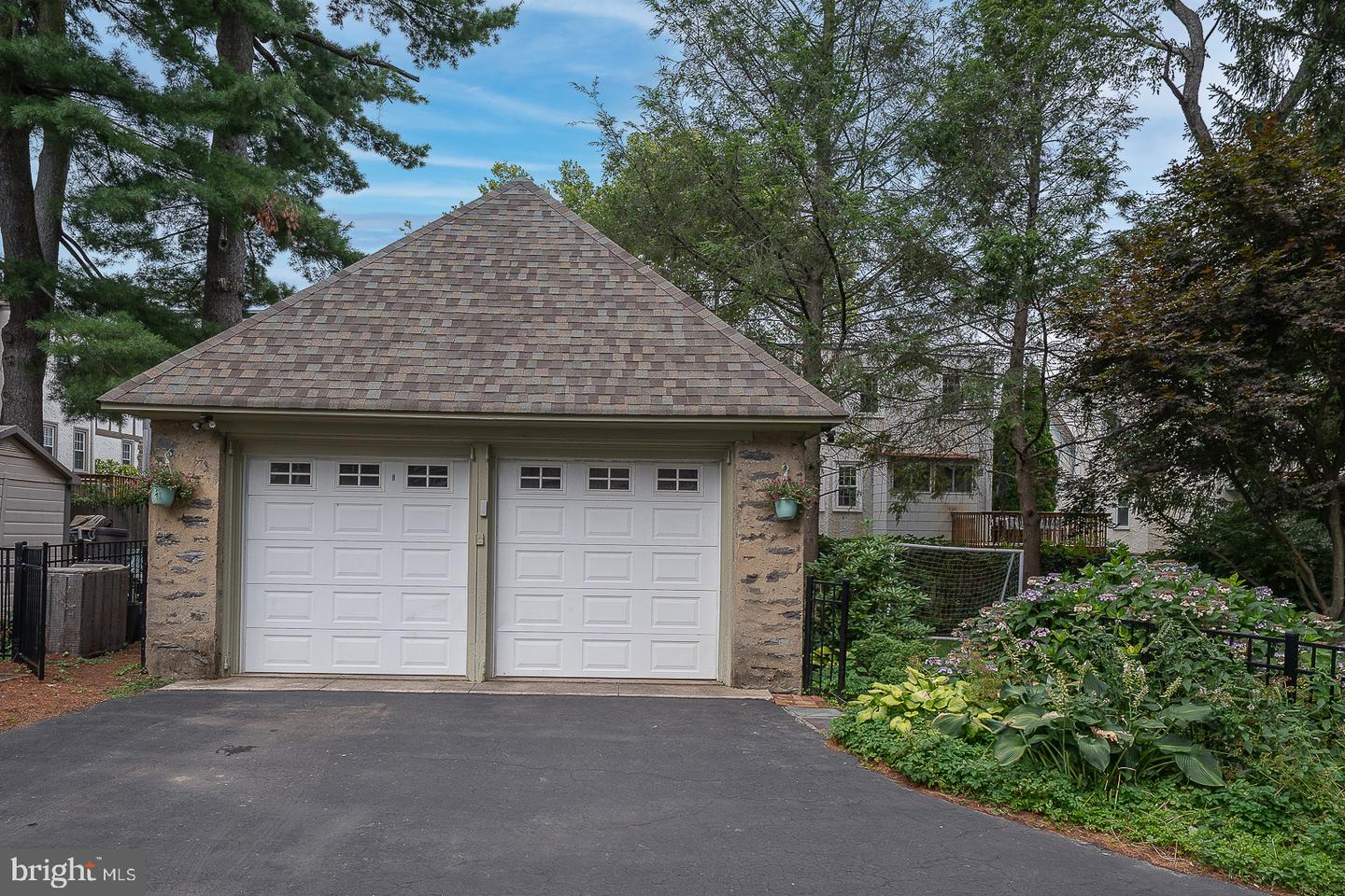 190 Lakeside Rd