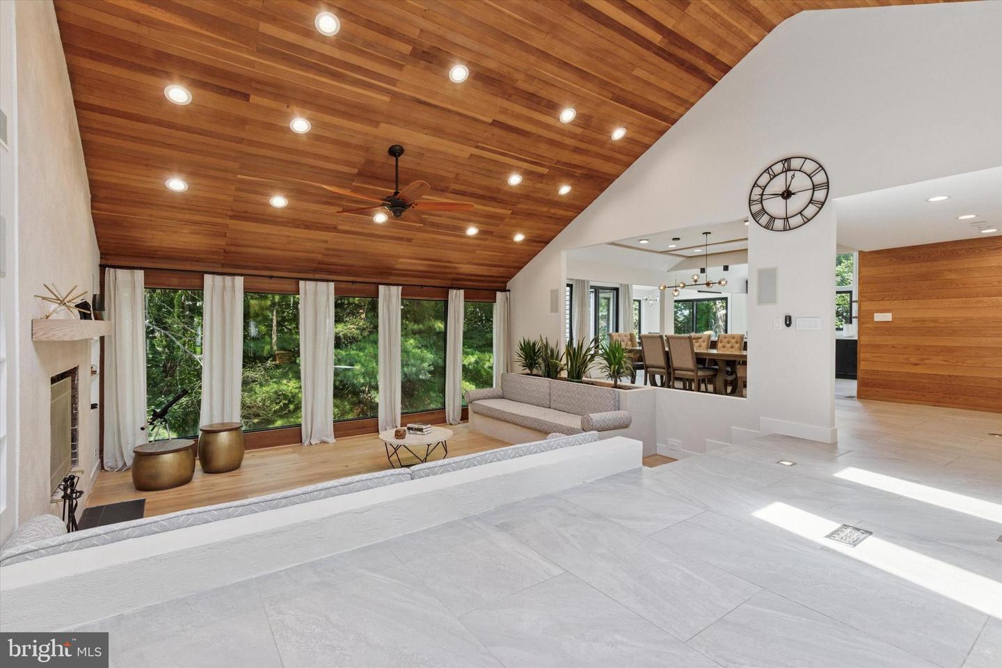 1220 Valley Rd