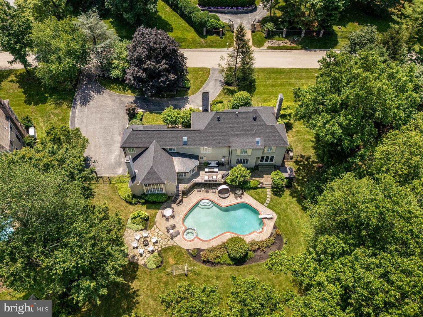 936 Roscommon Rd