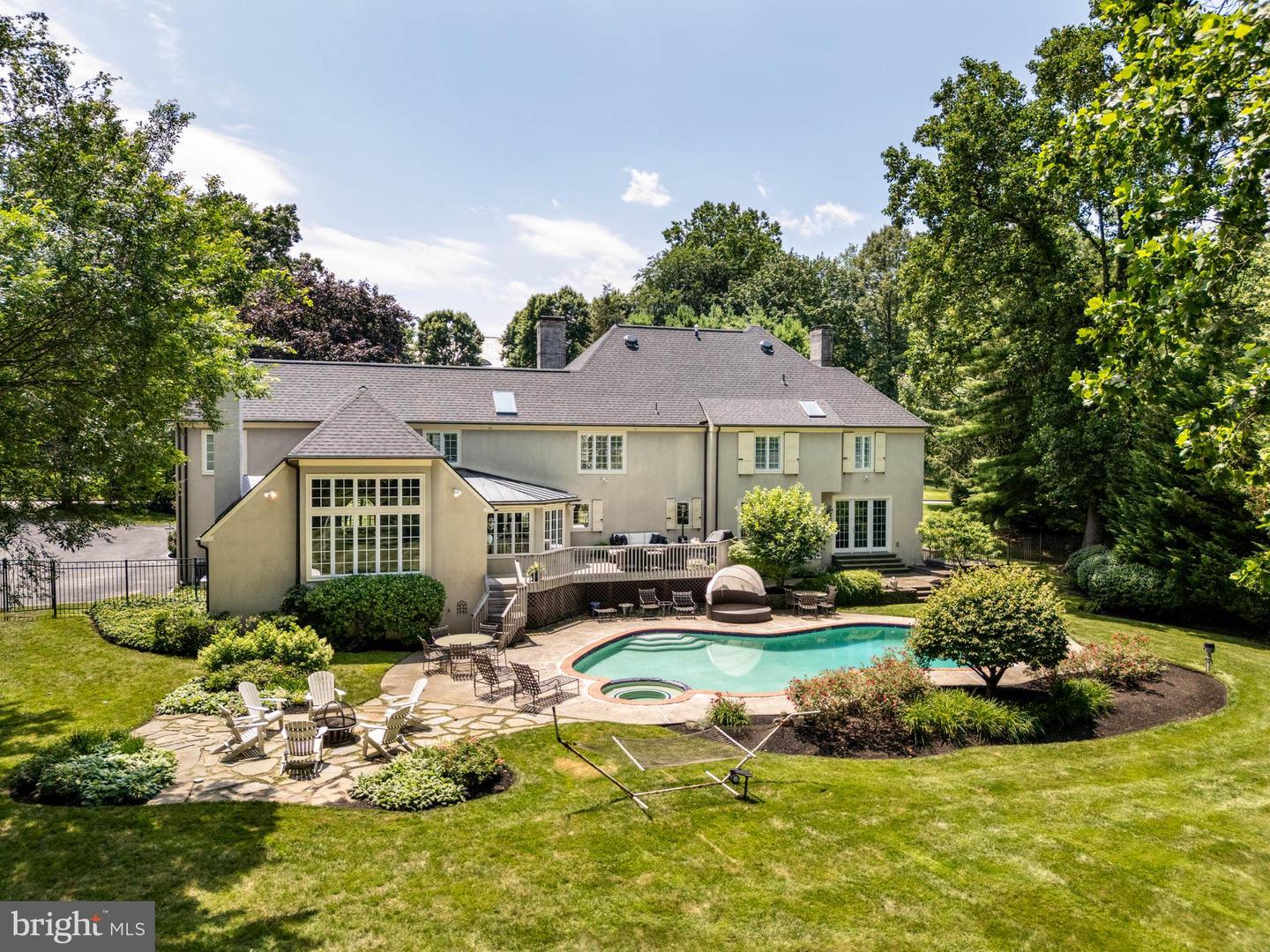 936 Roscommon Rd