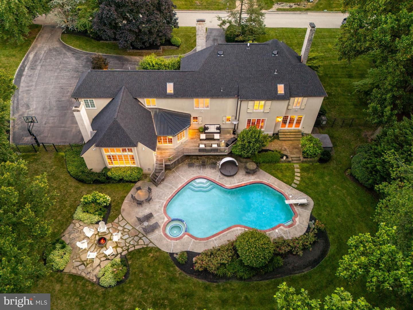 936 Roscommon Rd
